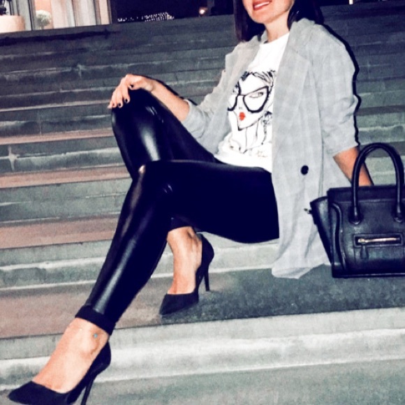 ✨HP✨Smart & Saucy Lady Tee - Picture 5 of 9